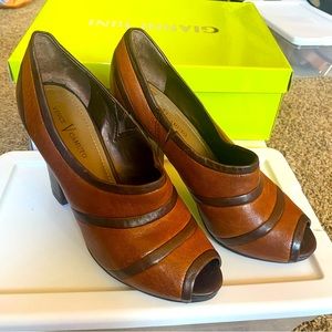 Vince Camuto open toe leather block bootie 3-4”